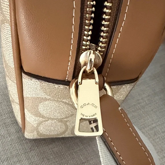 Coach Jamie Camera Bag Signature Canvas Stripe Beige White Like New + Dust Bag - Picture 9 of 9